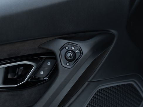 Used 2016 Lamborghini Huracan LP 610-4 image 36