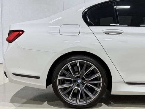 Used 2022 BMW 750i xDrive w/ Luxury Rear Seating Package image 15