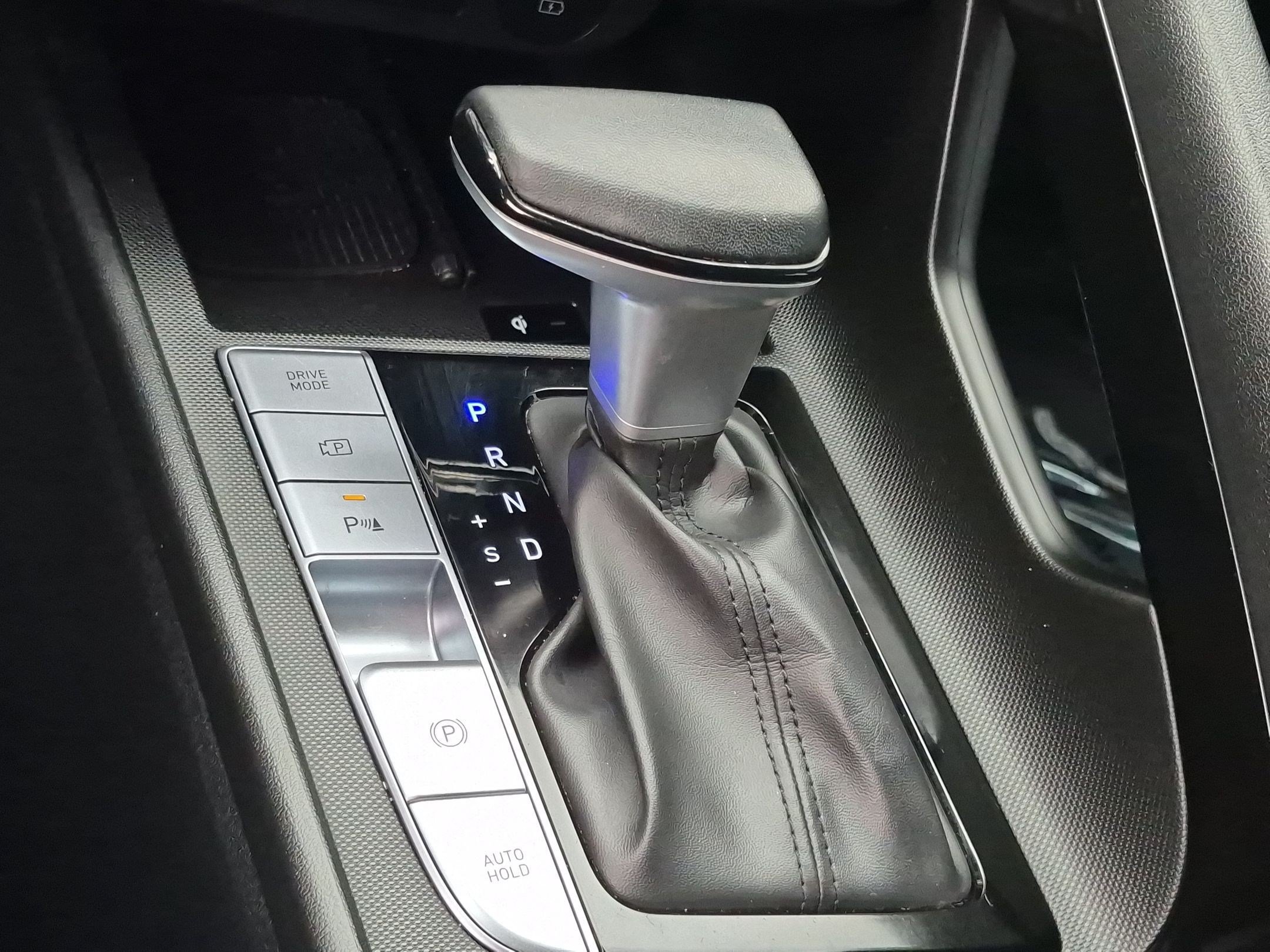 Used 2024 Hyundai Elantra Limited FWD image 17
