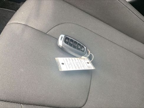 Used 2023 Hyundai Elantra SEL w/ Convenience Package FWD image 15