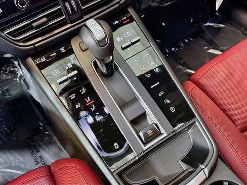 Used 2026 Porsche Macan AWD/4WD image 18