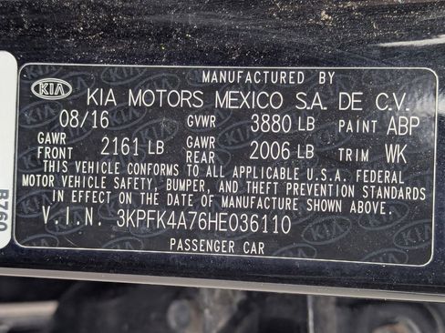 Used 2017 Kia Forte LX image 32