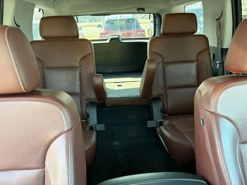 Used 2019 Chevrolet Tahoe Premier w/ Premier Plus Edition AWD/4WD image 18