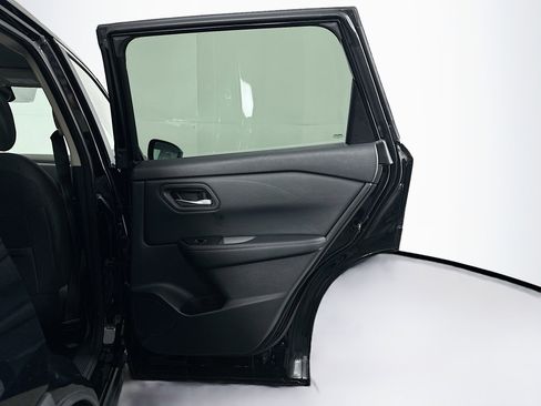 Used 2025 Nissan Rogue SV image 29