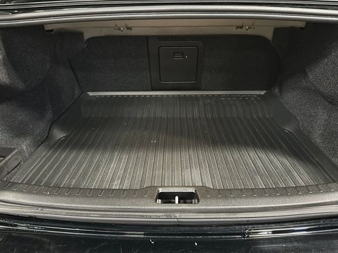 Used 2019 Volvo S60 T8 R-Design image 13