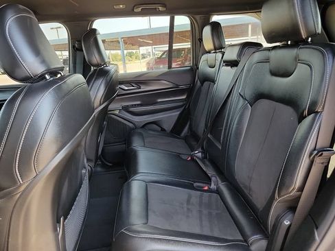 Used 2023 Jeep Grand Cherokee Altitude AWD/4WD image 8