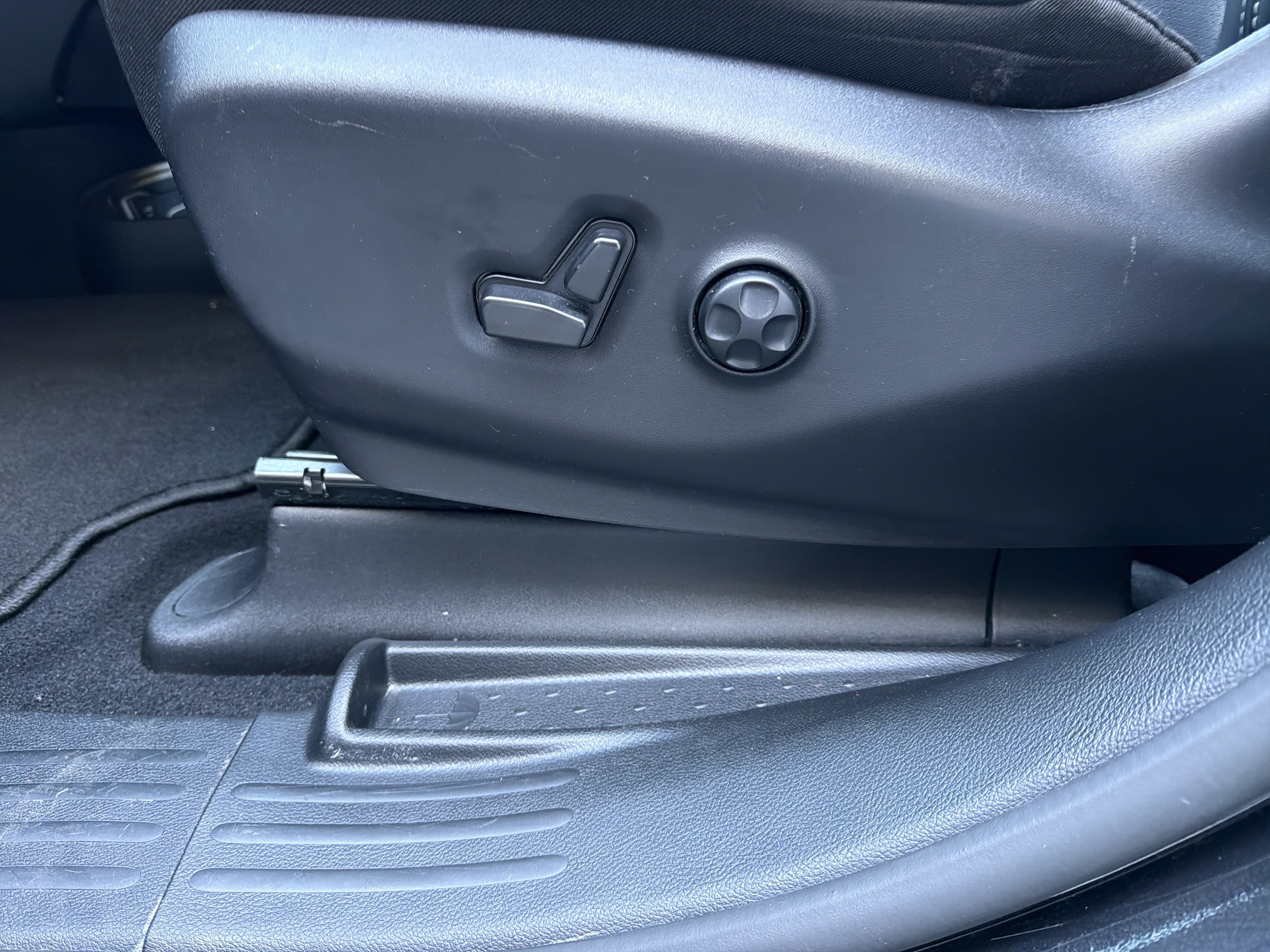 Used 2025 Chrysler Pacifica Select FWD image 29