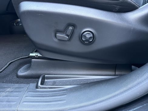 Used 2025 Chrysler Pacifica Select FWD image 29