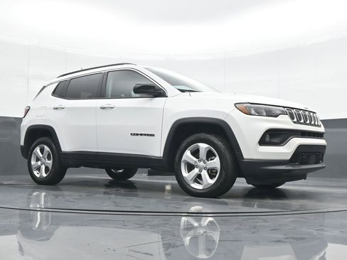 Used 2022 Jeep Compass Latitude image 23
