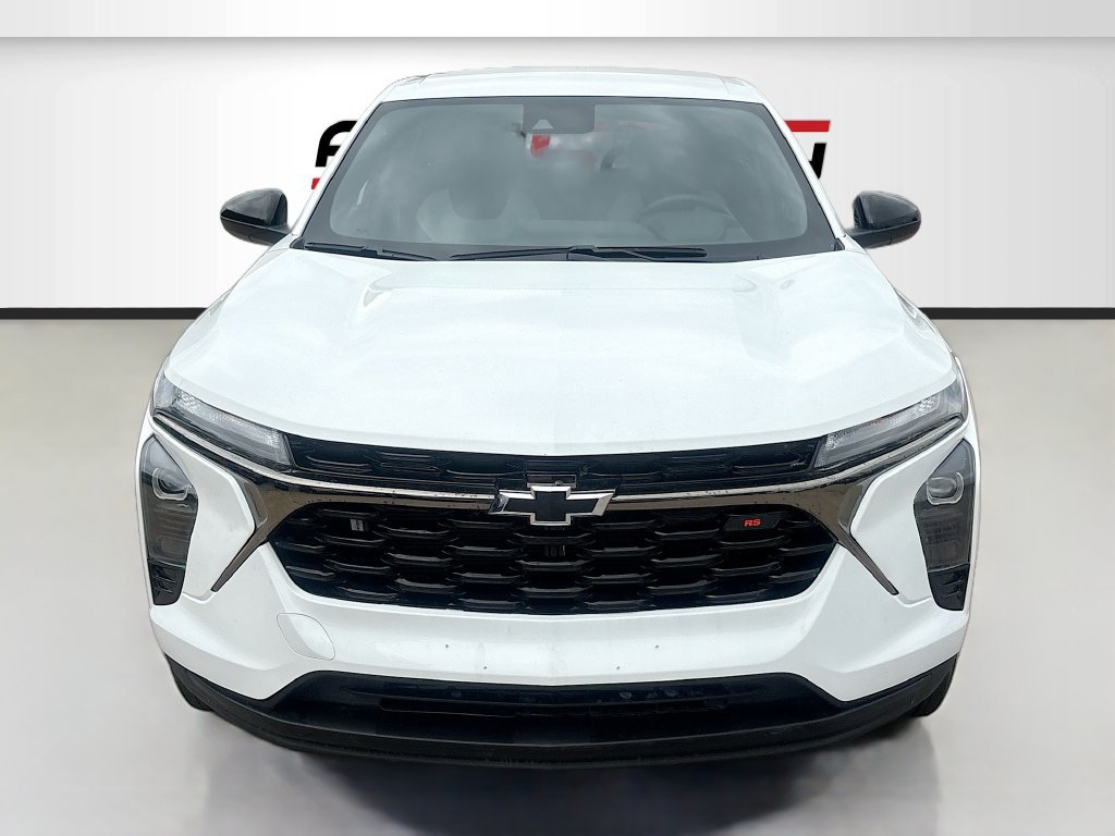 Used 2026 Chevrolet Trax RS FWD image 2