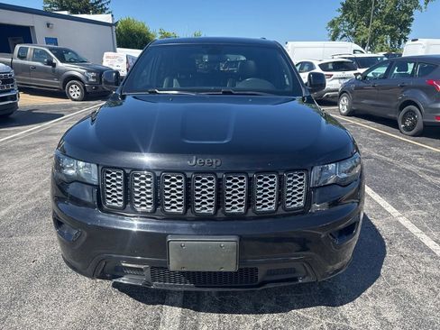 Used 2019 Jeep Grand Cherokee Altitude AWD/4WD image 9