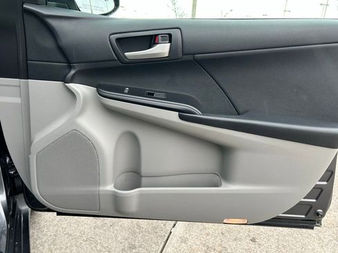 Used 2014 Toyota Camry L image 30