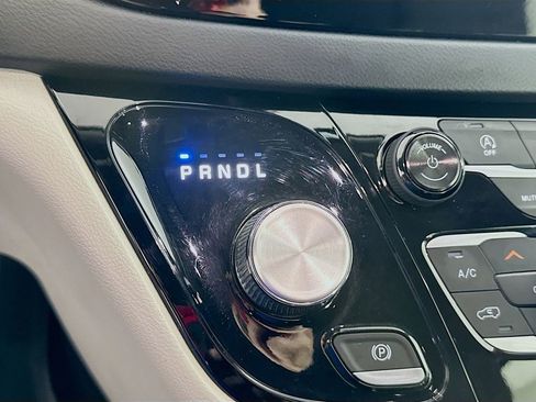 Used 2018 Chrysler Pacifica Touring Plus w/ Tire & Wheel Group image 16