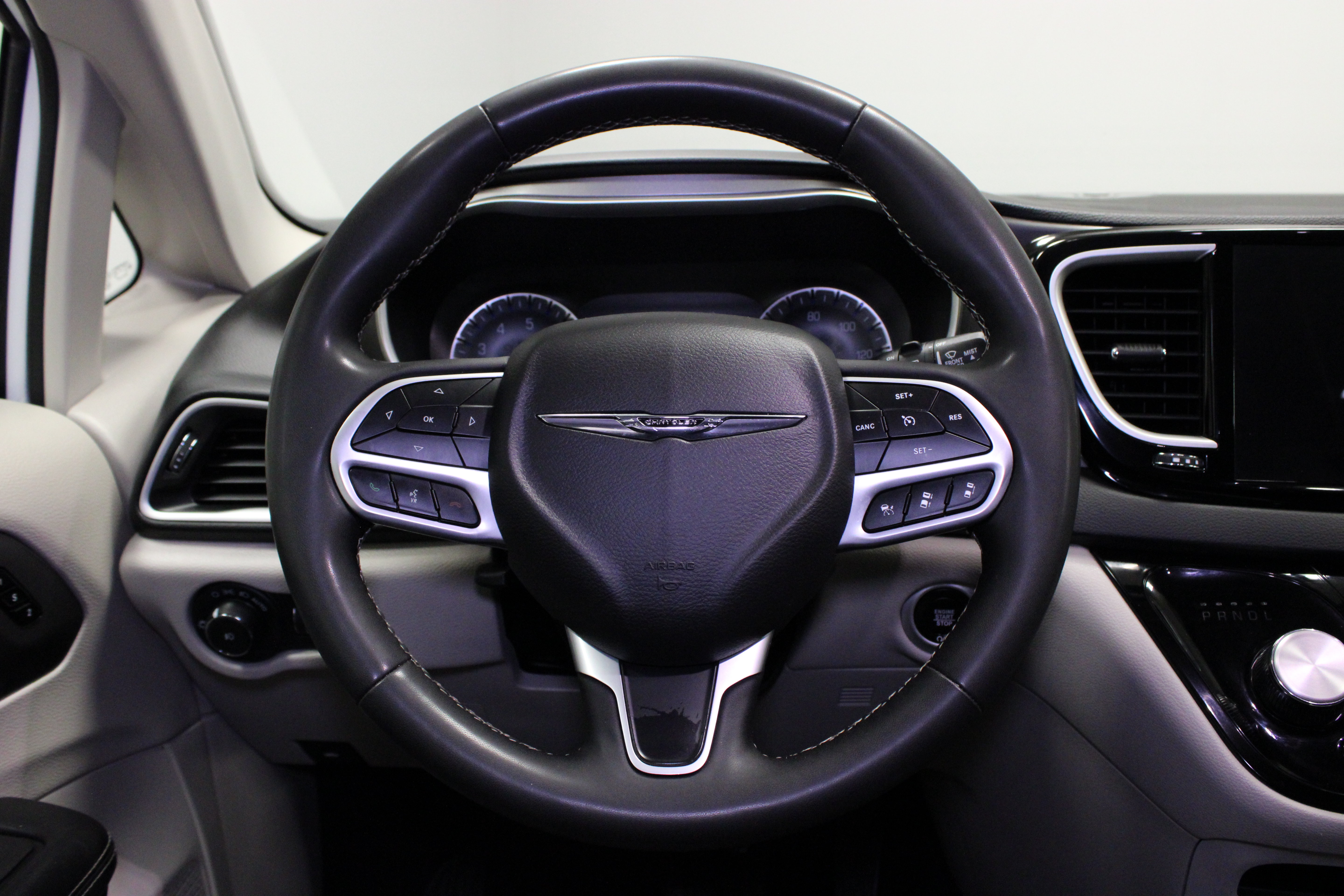 Used 2024 Chrysler Pacifica Touring-L FWD image 22