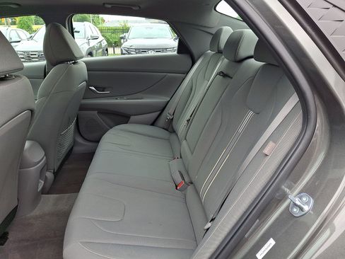 Certified 2025 Hyundai Elantra SEL FWD image 10