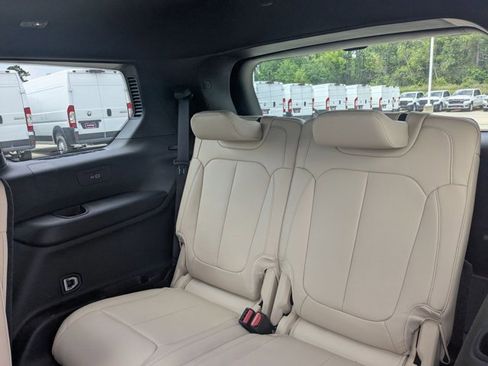 Used 2025 Jeep Grand Cherokee L Limited w/ Black Appearance Package image 18