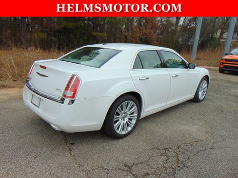 Used 2014 Chrysler 300 C w/ Light Group image 18