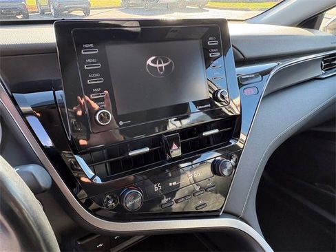 Used 2023 Toyota Camry SE image 11