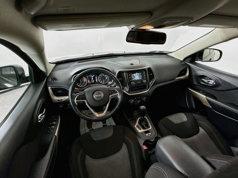 Used 2018 Jeep Cherokee Latitude w/ Altitude Package FWD image 21