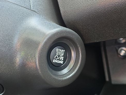 Used 2025 RAM ProMaster 2500 w/ Convenience Group image 17