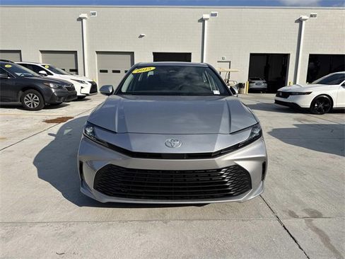 Used 2025 Toyota Camry LE image 2