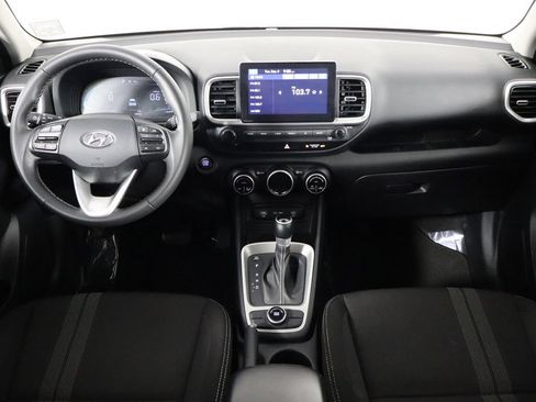 Used 2025 Hyundai Venue SEL FWD image 13