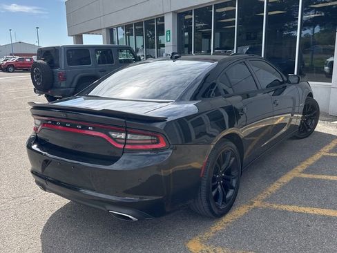 Used 2016 Dodge Charger R/T w/ Plus Group RWD image 4