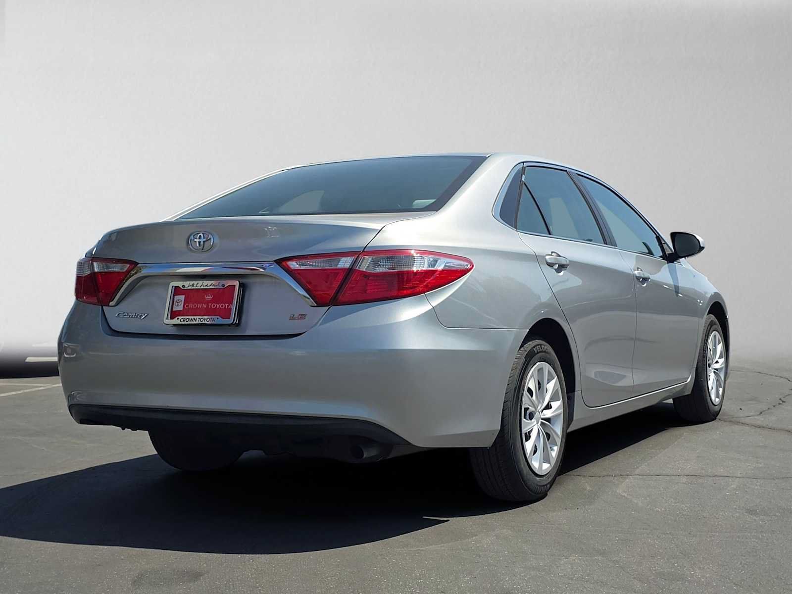 Used 2017 Toyota Camry LE FWD image 3