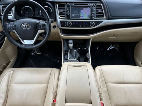 Used 2015 Toyota Highlander XLE image 3