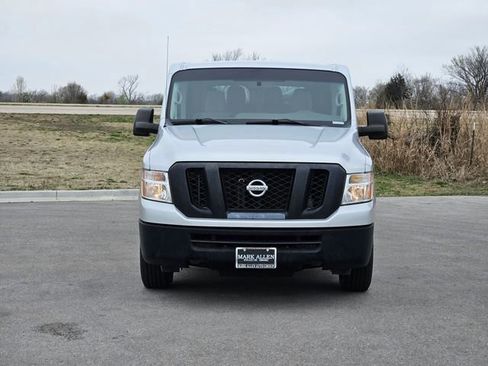 Used 2019 Nissan NV 3500 S image 2