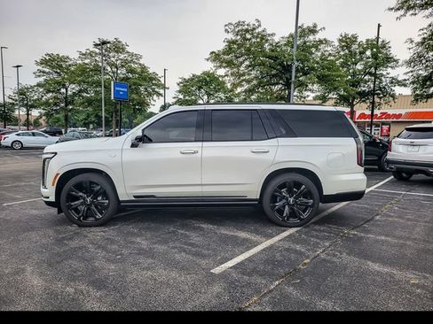 Certified 2025 Cadillac Escalade Sport Platinum w/ LPO, Floor Liner Package AWD/4WD image 9