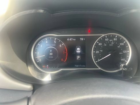 Used 2020 Nissan Versa SV FWD image 15