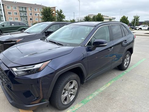 Used 2025 Toyota RAV4 XLE AWD/4WD image 2