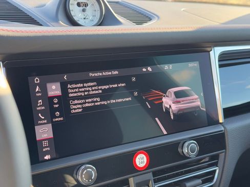 Used 2025 Porsche Macan Premium Plus image 30