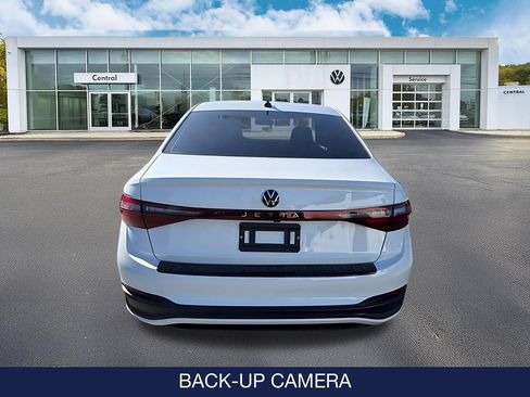 Used 2025 Volkswagen Jetta Sport FWD image 8