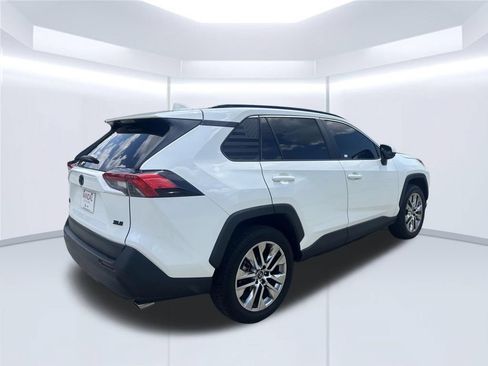 Used 2020 Toyota RAV4 XLE Premium FWD image 5