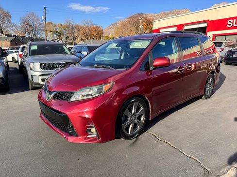 Used 2018 Toyota Sienna SE Premium image 8