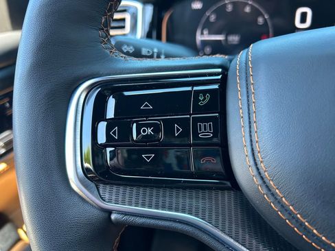 Used 2024 Jeep Grand Wagoneer Series III w/ Rear Seat Video Group 1 AWD/4WD image 30