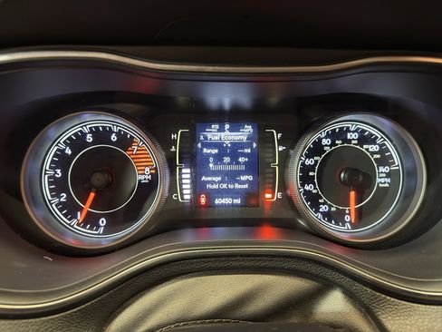 Used 2019 Jeep Cherokee Latitude Plus w/ Comfort/Convenience Group image 17