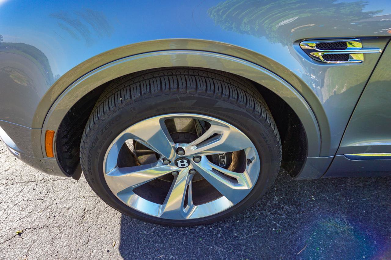 Used 2017 Bentley Bentayga AWD/4WD image 58