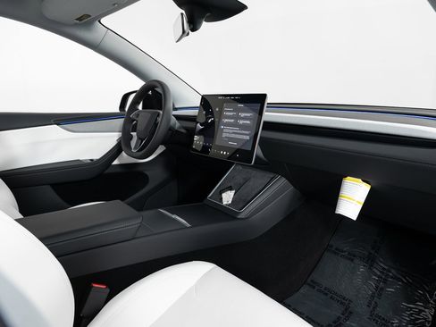 Used 2026 Tesla Model Y AWD image 26