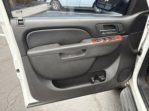 Used 2011 Chevrolet Avalanche LT w/ Luxury Package image 18