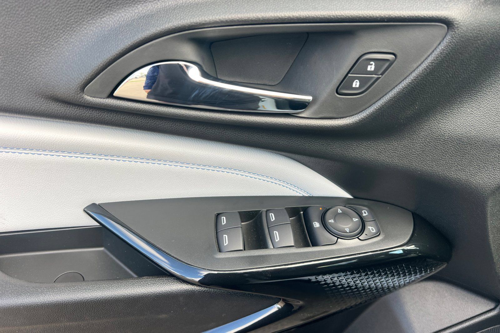 New 2026 Chevrolet Trax LT w/ LT Convenience Package FWD image 8