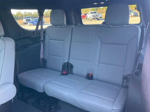 Used 2023 GMC Yukon XL SLT w/ SLT Premium Package image 30