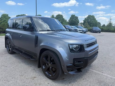 Used 2025 Land Rover Defender 110 X-Dynamic SE AWD/4WD image 3