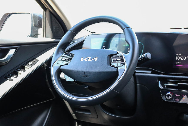 Certified 2025 Kia Niro EX FWD image 16