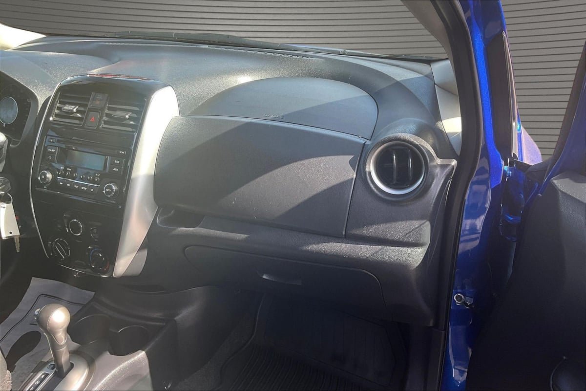 Used 2015 Nissan Versa Note SV FWD image 26
