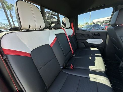 New 2026 GMC Canyon AT4X w/ AT4X AEV Edition AWD/4WD image 28