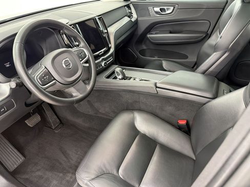 Used 2024 Volvo XC60 B5 Core AWD/4WD image 4