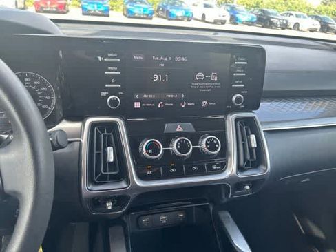 Used 2023 Kia Sorento LX FWD image 18